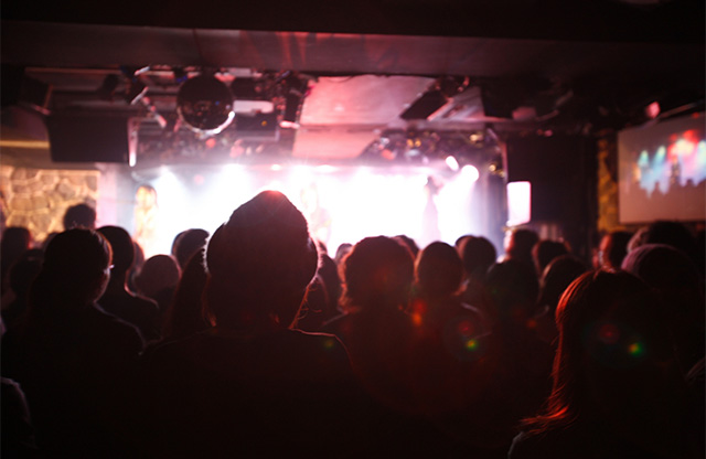 ライブイベントの運営はインカムの導入でスムーズに進めよう